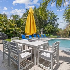 Heated Pool Oasis | 5 Min To Beach/DT | Mini Golf!