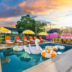 Poolside Oasis | FirePit, MiniGolf, Arcade, Games!