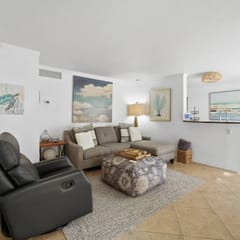 NEW! Private Cozy Escape, Walk to Beach, Comm Pool