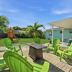 Family-Friendly WPB Retreat w/ Yard & Fire Pit