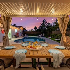 Tropical Oasis / Heated Pool / Games / Near Beach!