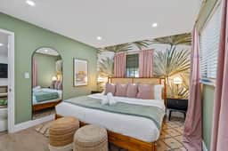 Poolside Oasis | FirePit, MiniGolf, Arcade, Games!