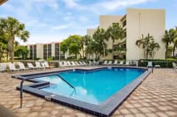 Walk To Beach / Stylish Oasis / BBQ / Patio