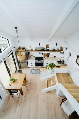 Walk To Beach / Private Outdoor Space / BBQ Grill