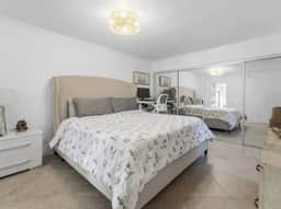 NEW! Private Cozy Escape, Walk to Beach, Comm Pool