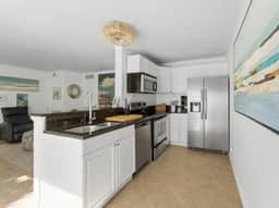 NEW! Private Cozy Escape, Walk to Beach, Comm Pool