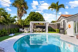 Cove Oasis / Heated Pool / Fire Pit / Family Fun!