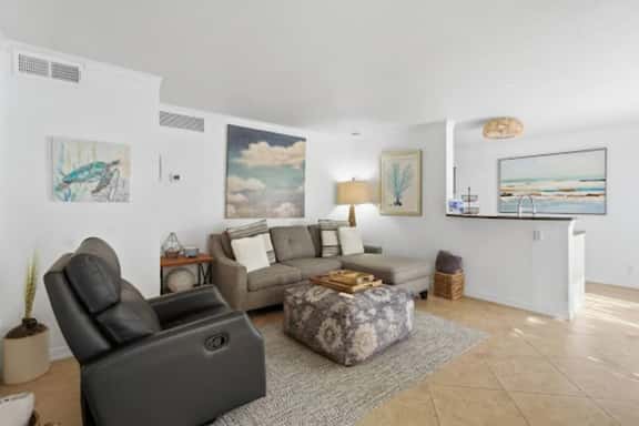 NEW! Private Cozy Escape, Walk to Beach, Comm Pool - Image 1