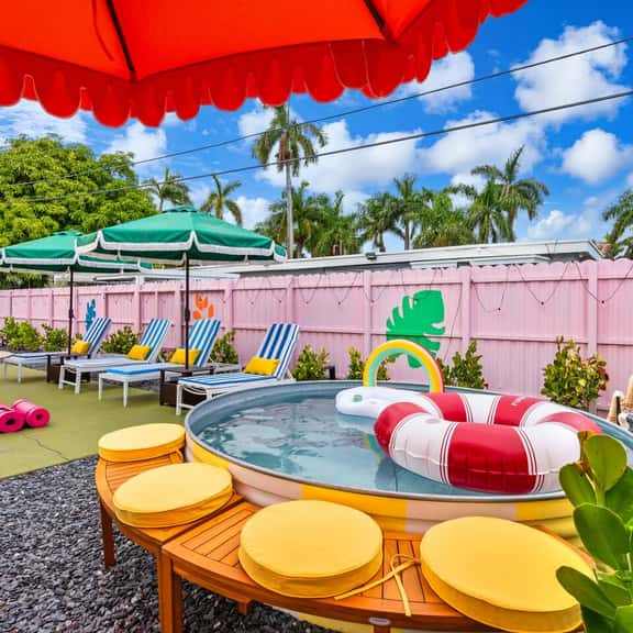 5 min to Beach | Cowboy Pool, Play Yard, MiniGolf! - Image 1