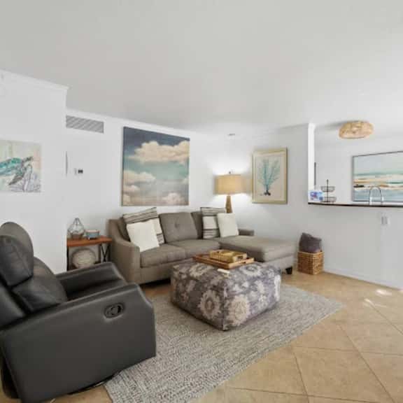 NEW! Private Cozy Escape, Walk to Beach, Comm Pool - Image 1