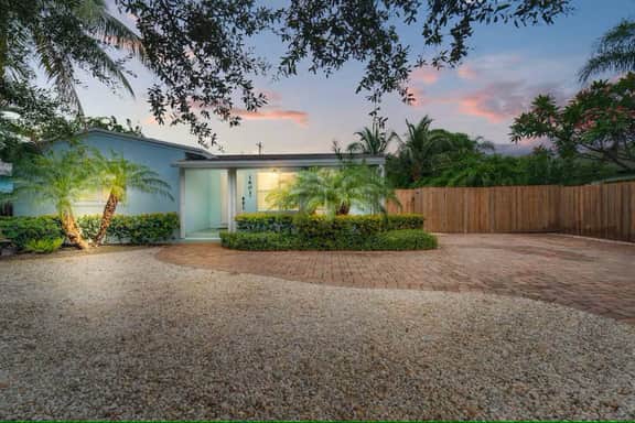 Private Oasis, Heated Pool, New BBQ, Near Beach!