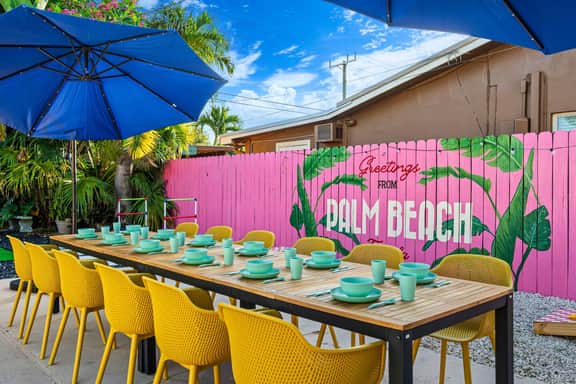 Poolside Oasis | FirePit, MiniGolf, Arcade, Games!