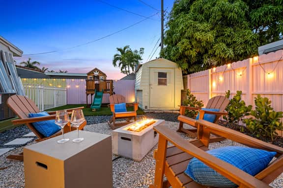 Backyard Oasis | MiniGolf, FirePit, PingPong, Fun!