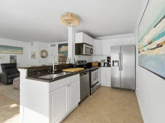 NEW! Private Cozy Escape, Walk to Beach, Comm Pool