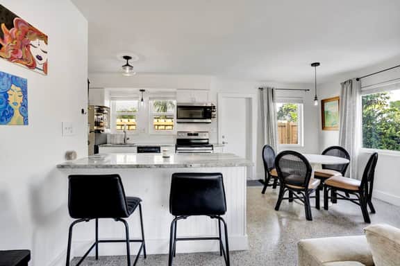 Secluded Jungle Beach Apartment - Image 5