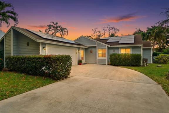 Private Home in the Heart of Jupiter | Serenity